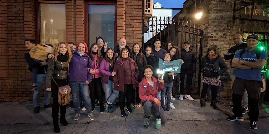 Free Tour Leyendas y Misterios de Dublin at Barnardo Square, al lado del City Hall. Buscar una bandera verde azulada con el nombre de “Paseando por Europa”