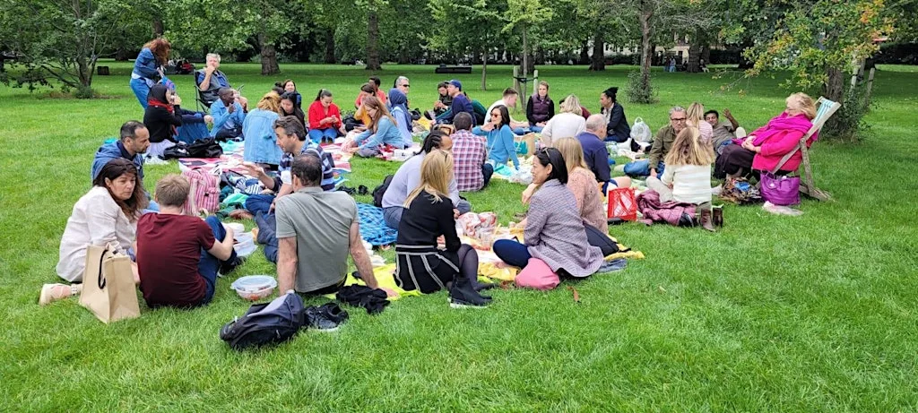 Friendly Picnic in Hyde Park at Green Park