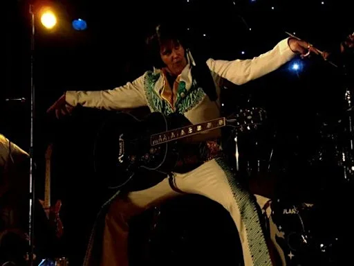 Ciarán Houlihan - Elvis Tribute at The Seantí