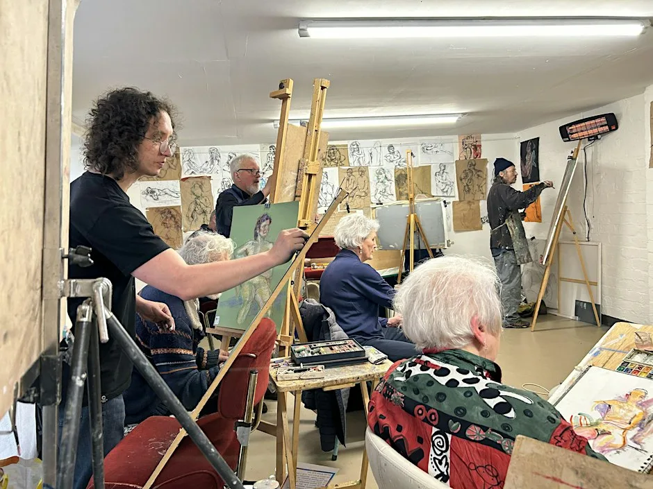 Mad Monday weekly short pose Life drawing session 6.30 - 8pm Glasgow East at Crown Point Studio