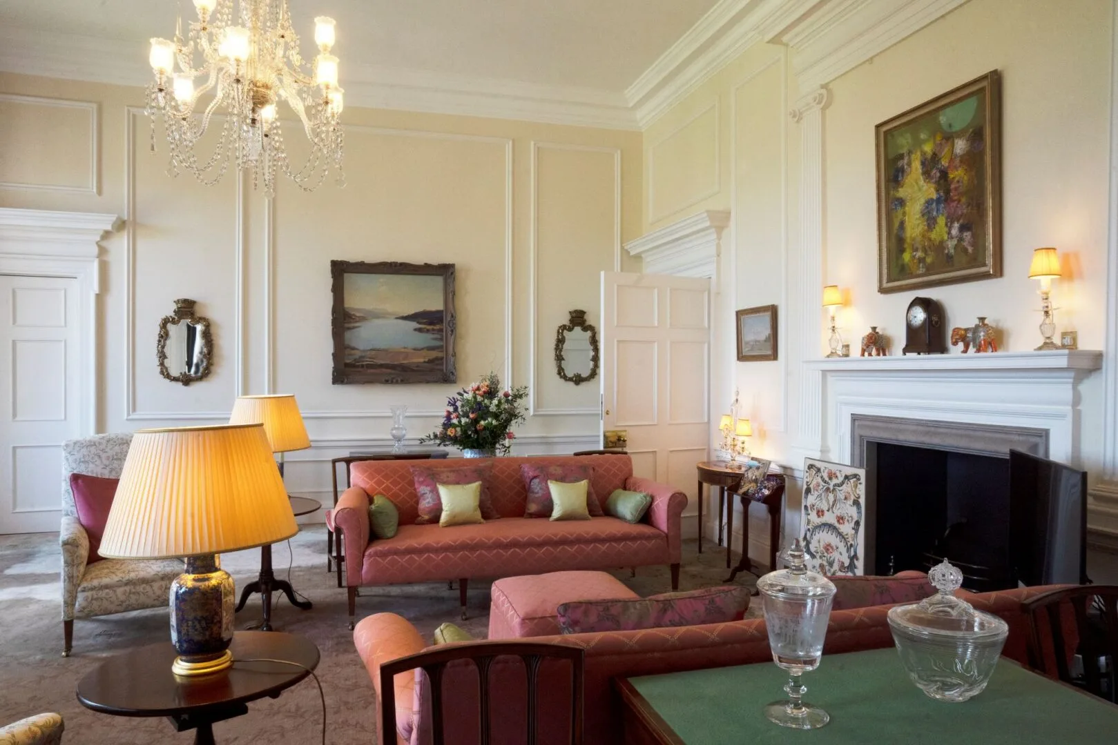 Queen Elizabeth II Private Apartment Tours