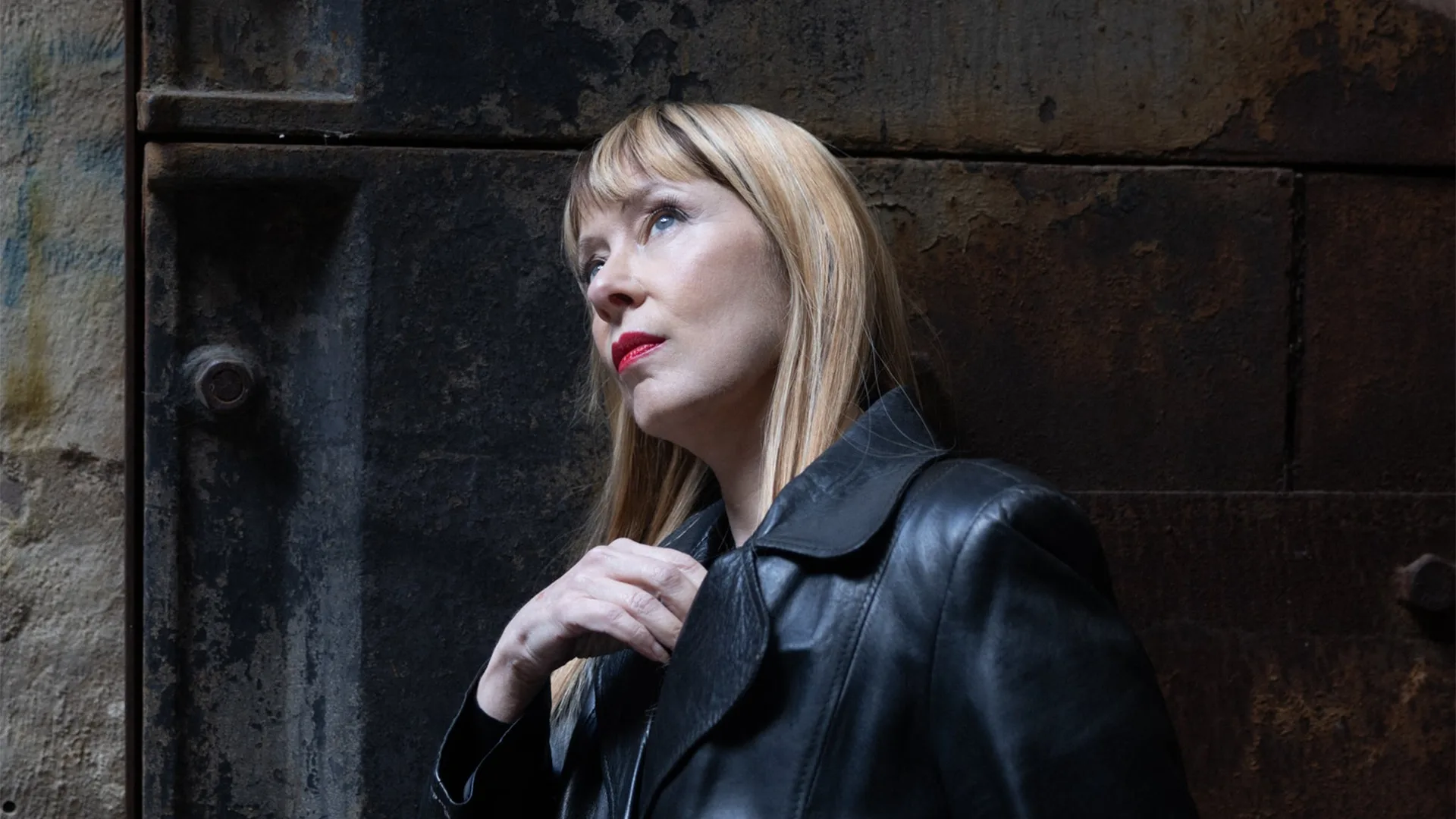 Suzanne Vega at Victoria Theatre