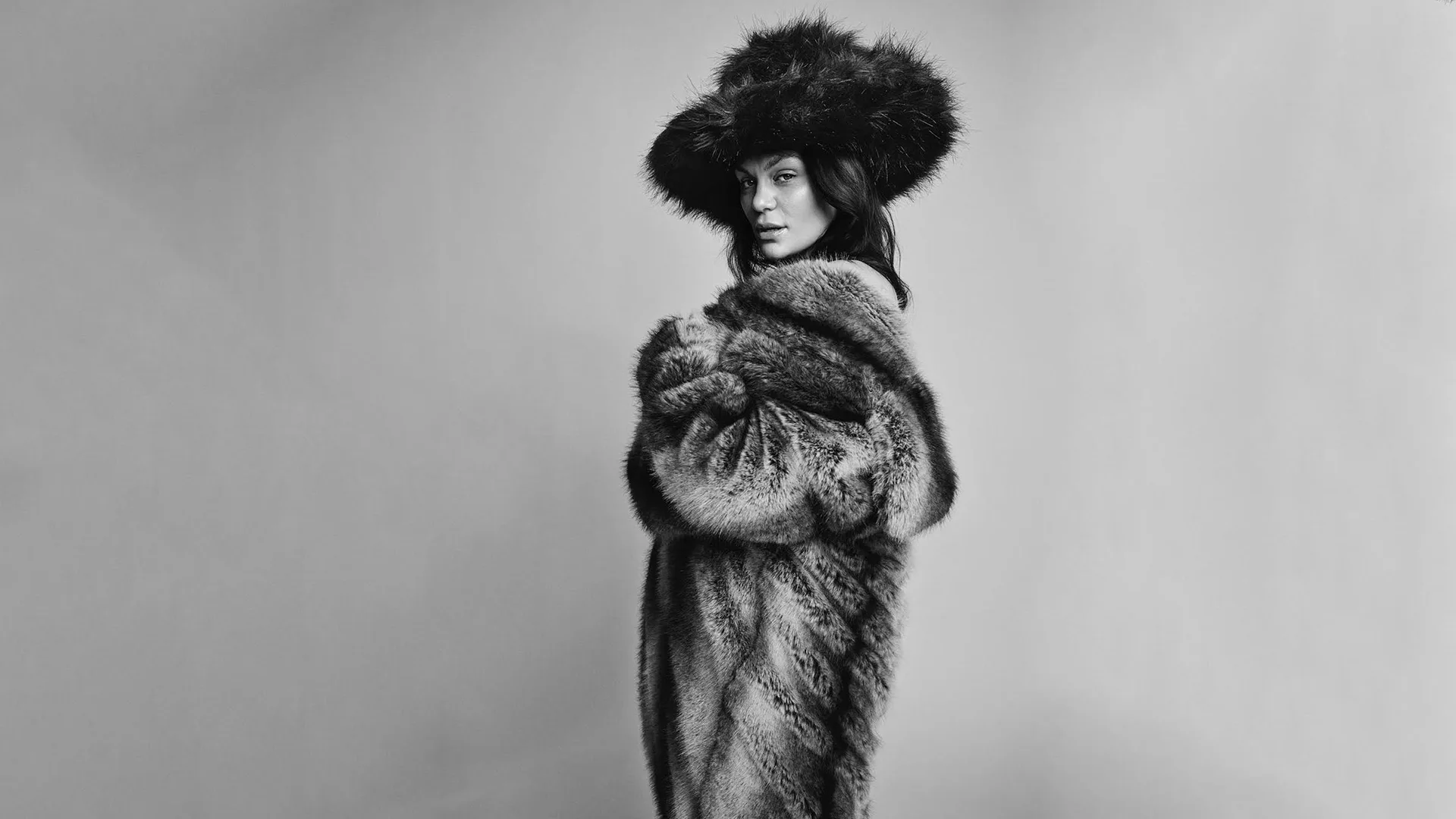 Jessie J - Live after Racing at Newbury Racecourse