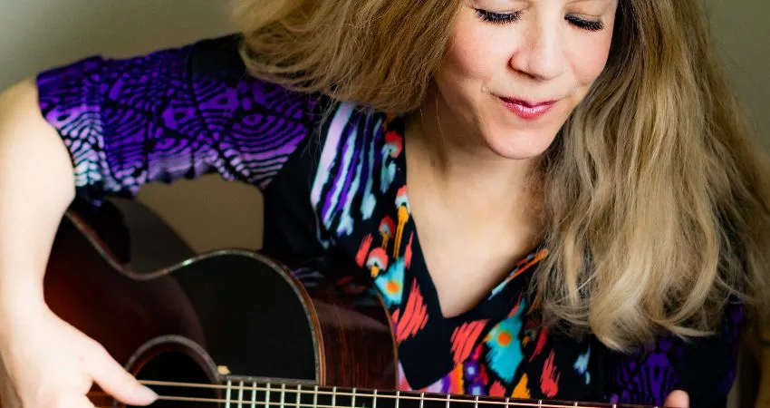 Dar Williams at The Hen & Chicken Studio
