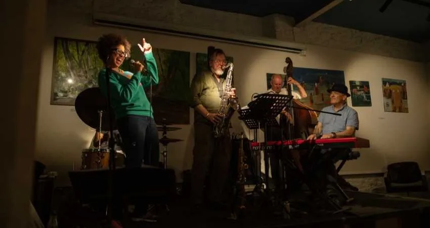 Mama Tokus & friends at Café Momus at Café Momus