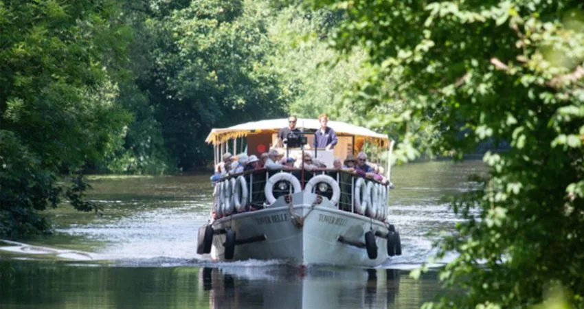 Music River Cruise with Neil Diamond Tribute at Towebelle Bristol Packet Boat Tours