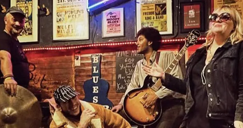 Katie B & The Snooks – Boogie Woogie Blues With Soul at Joe Joe Jims