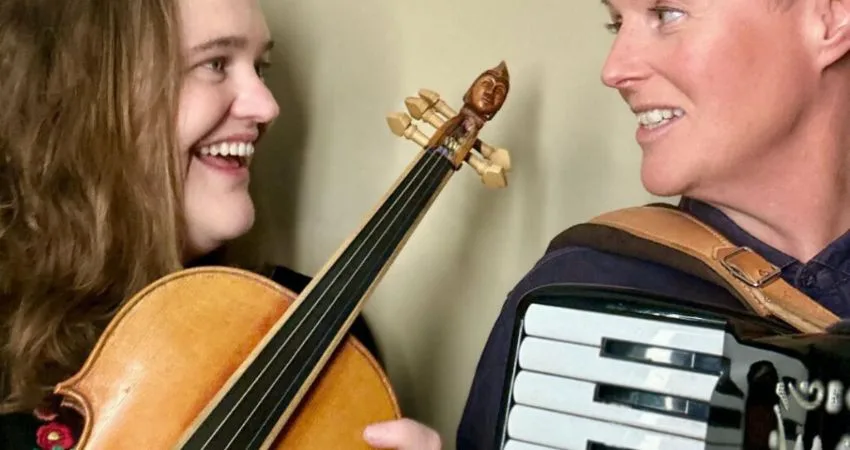 BELINDA O'HOOLEY & JACKIE OATES