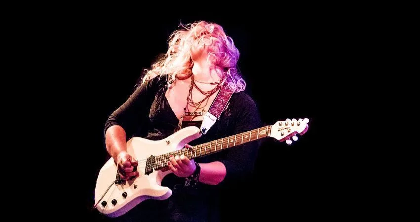 Chantel McGregor - Rock Guitarist and Singer-Songwriter at Joe Joe Jims