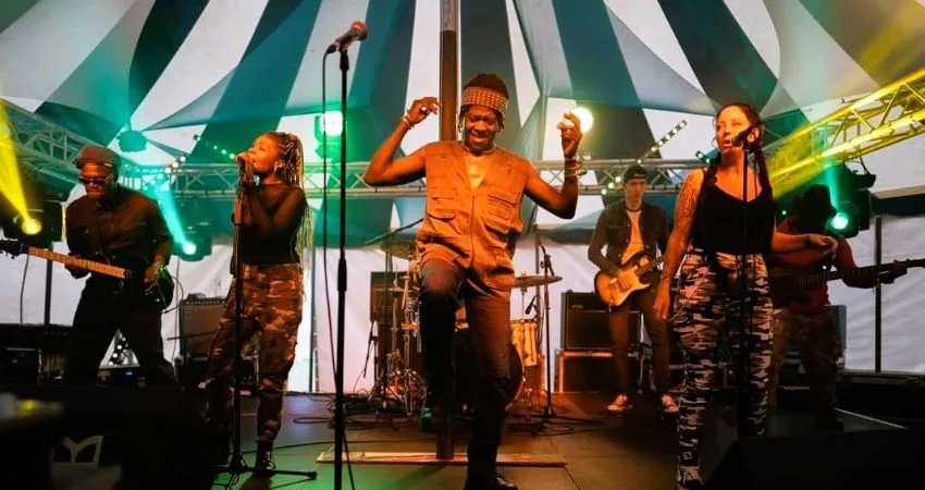Dubvocaliza at 93 Feet East