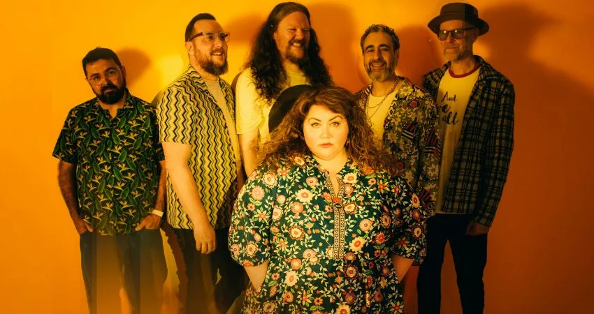 Ríoghnach Connolly & Honeyfeet at Hare & Hounds