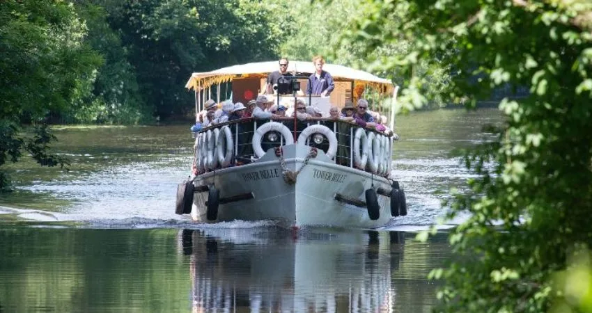 Music River Cruise with Cliff Richard Tribute at Towebelle Bristol Packet Boat Tours