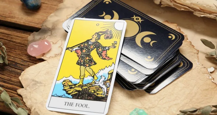 Tarot in light and shadow