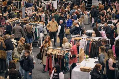 Clothes Cycle Market