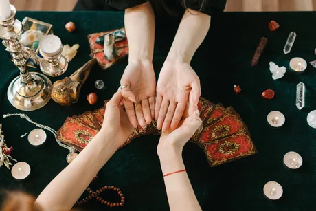An evening of clairvoyance & psychometry