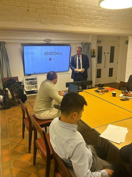Speak with Confidence in Meetings and when Presenting - In Just 2 Hours