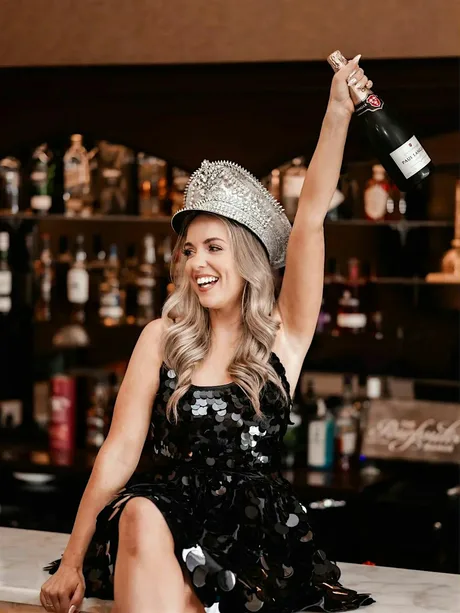 Dinner & Dance with Dionne Hickey