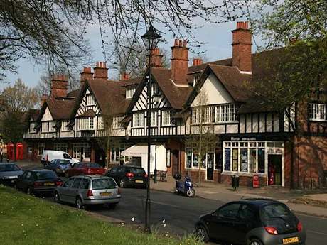 Visit: A Walking Tour of Bournville