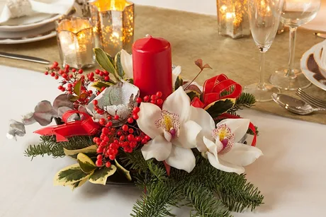 Create a centrepiece for your Christmas table