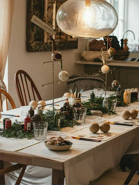 Bauble Painting workshop with Sophie Magern