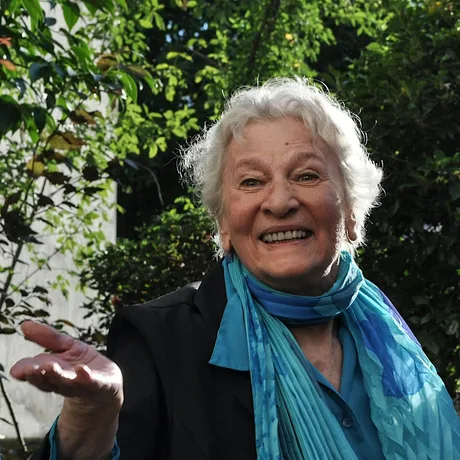 Éliane Radigue: OCCAM I performed by Rhodri Davies