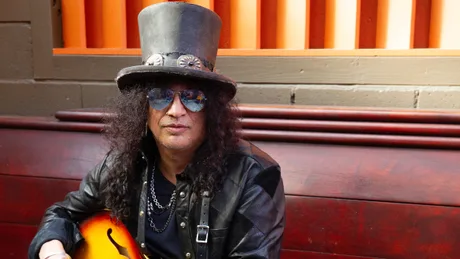 Slash feat Myles Kennedy and The Conspirators Flying Blind World Tour