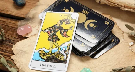 Tarot in light and shadow