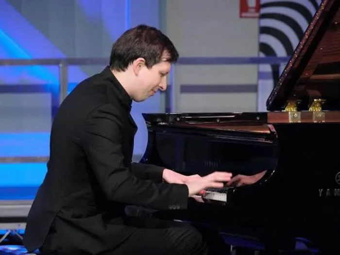 Lucas Krupinski piano