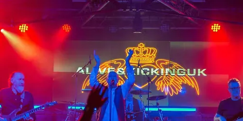 ALIVE & KICKING UK Warrington Irish Club - Simple Minds Tribute