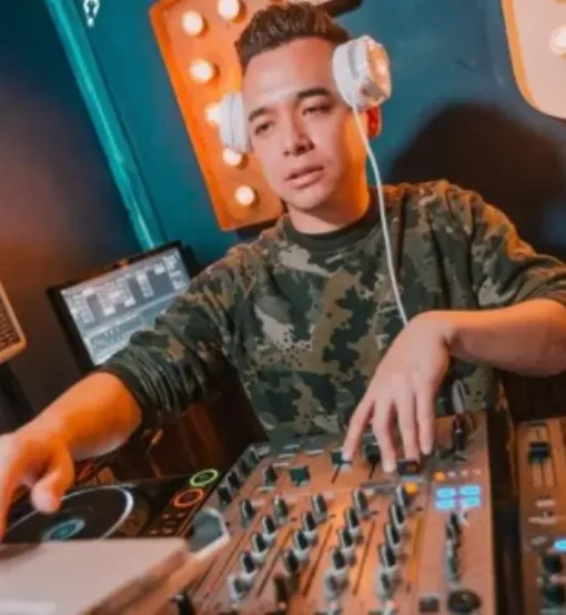 π§ SATURDAY NIGHTS WITH DJ JOEY BARREDO