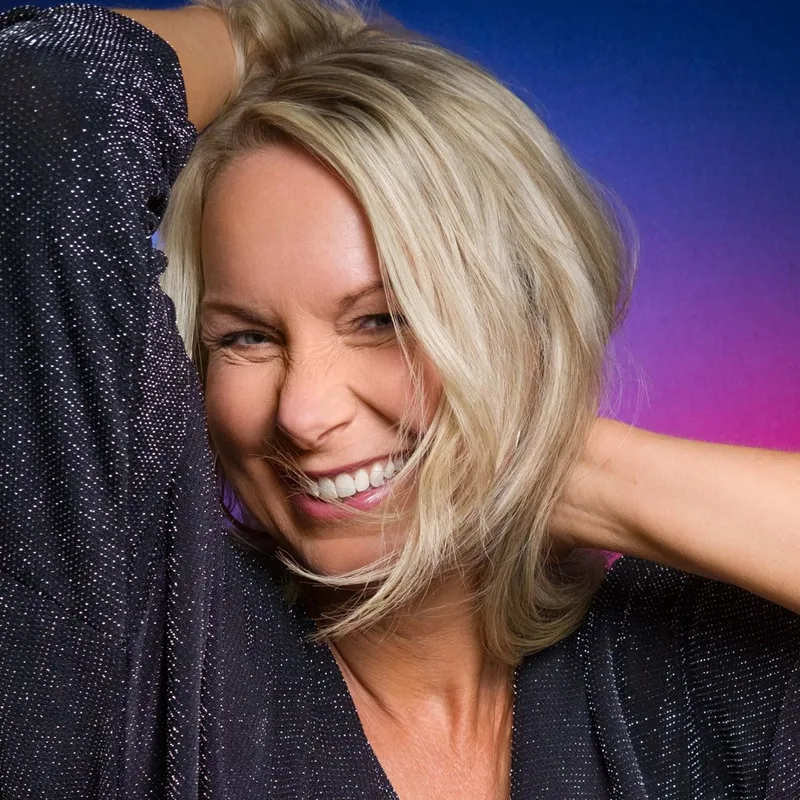 Jules O'Brian: Avoid Excessive Cleavage -Other Advice to Ignore