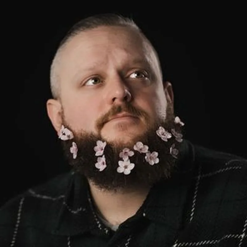 Comedy : Russell Hicks plus guests
