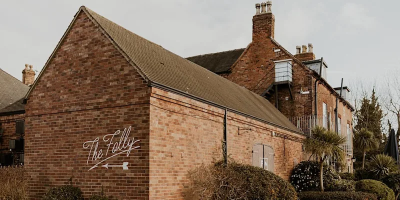 THE FOLLY AT THE FARMHOUSE WEDDING FAIR X THE WEDDING ASSEMBLY