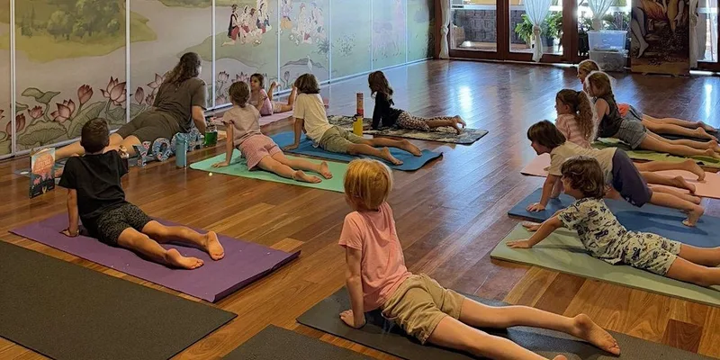 Parent & Child: Painting & Yoga Activity for Kids - Creative Movement