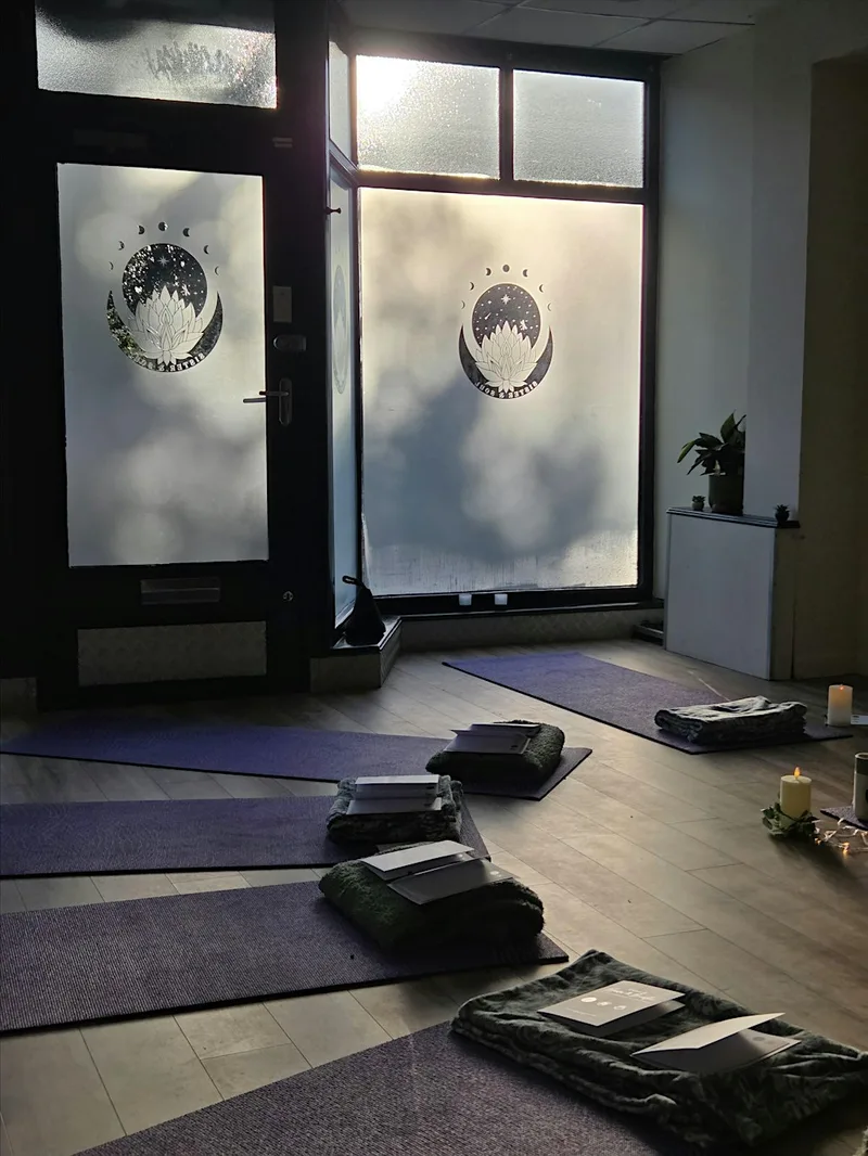 Bloom & Breathe: Immersive letters to your future self, breathwork & food!