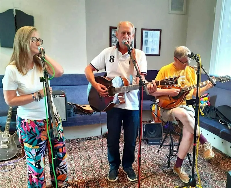 Open Mic on Sunday afternoon 1st November at The Oak House, Leamington Spa