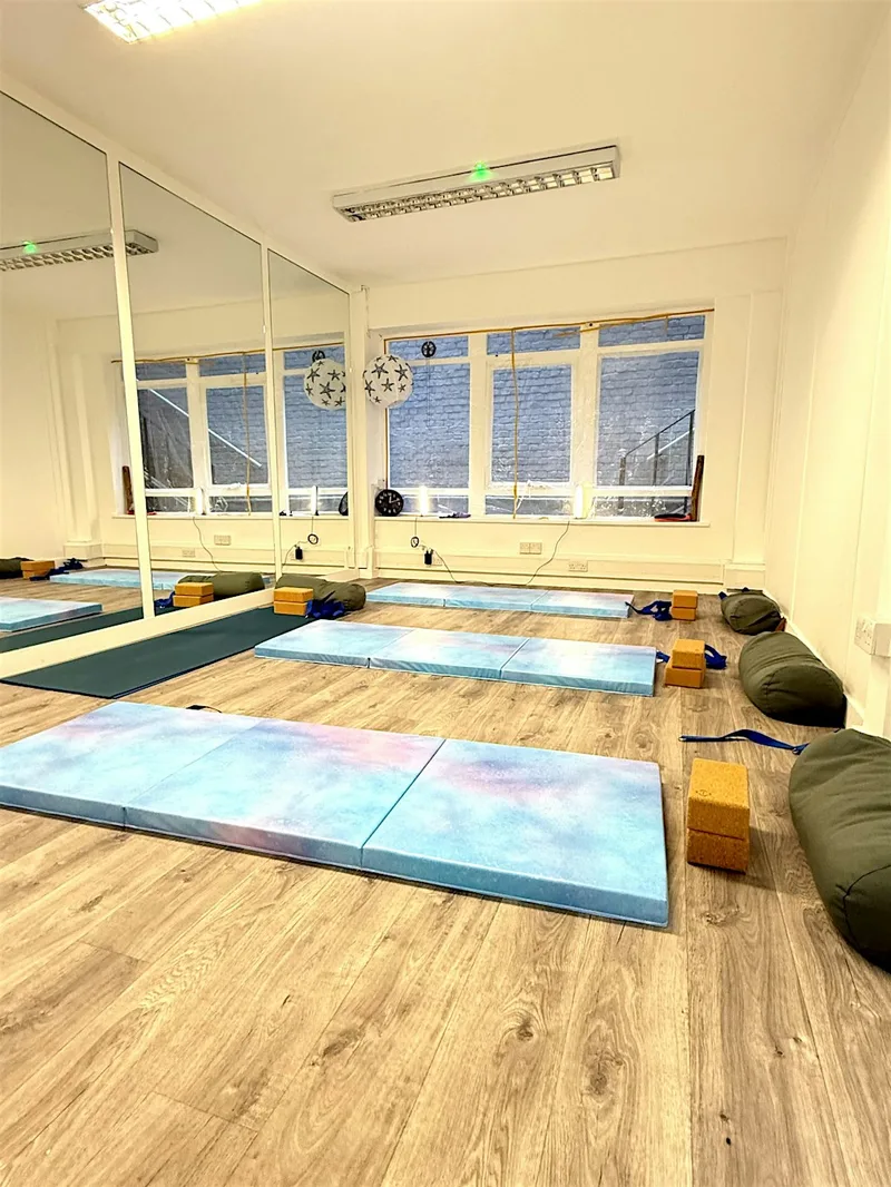 Mat Stretch for Back Pain, Stress & Anxiety. Kings Cross.