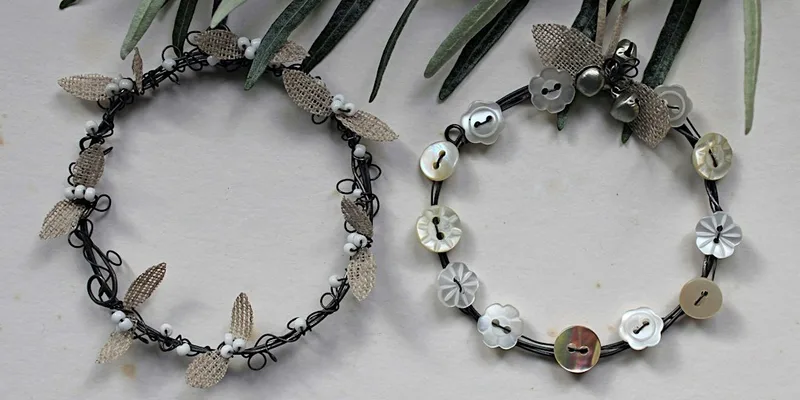Wire Art Christmas Decorations with Loopdyloop