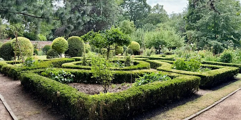 Shakespeare, Gardens and Rosa Grindon