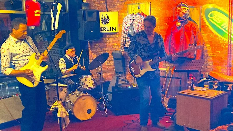 Steve Ajao's Blues Giants - close up & personal
