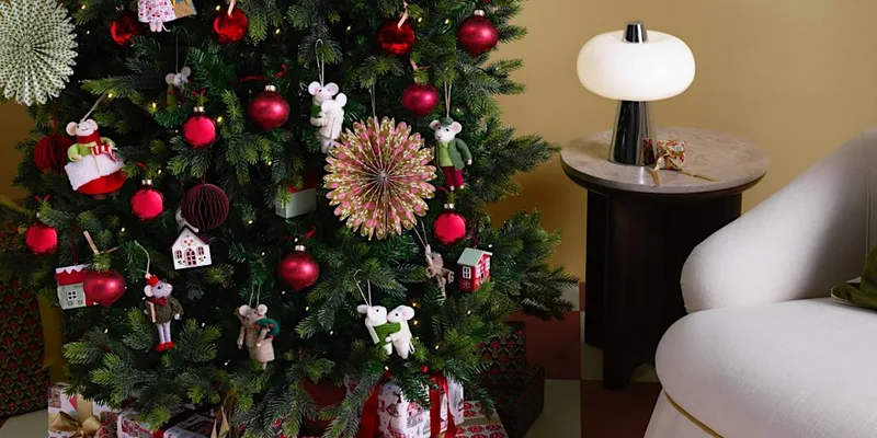 How To Style & Decorate Your Tree This Year