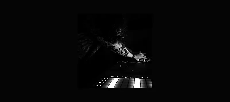 Lisa Kahn - Live Electronic Music Performance