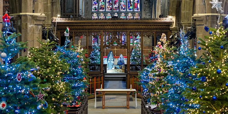 HALIFAX MINSTER CHRISTMAS TREE FESTIVAL - Sponsor a Christmas Tree