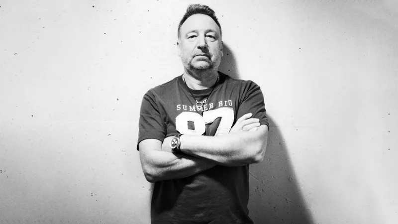 Peter Hook & the Light