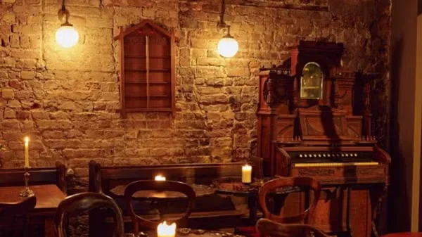 Gothic Wine Bar - In Vino Veritas