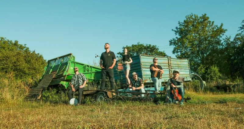 Lost Robins - Shotgun EP Tour - Lending Room